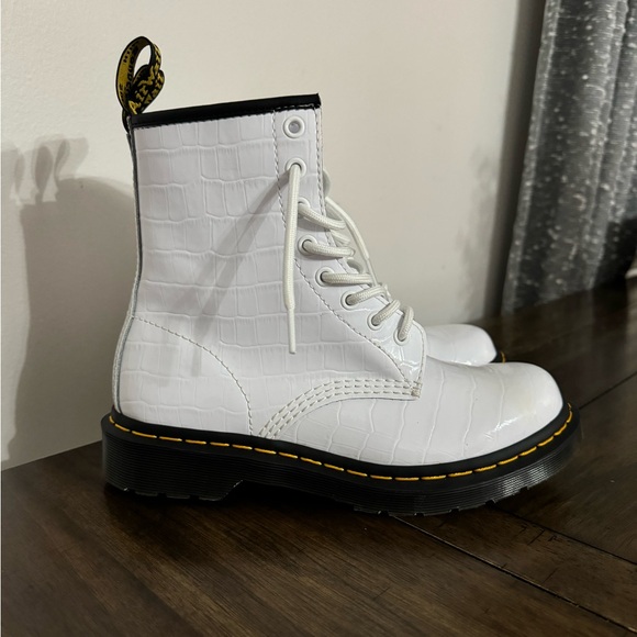 Crocodi Dr. Marten Boots - Picture 2 of 5